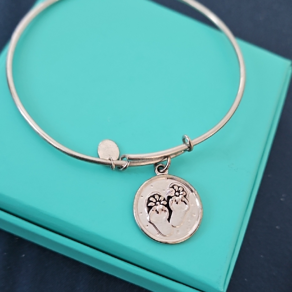 Chic Silver Bracelet with Footprint Pendant